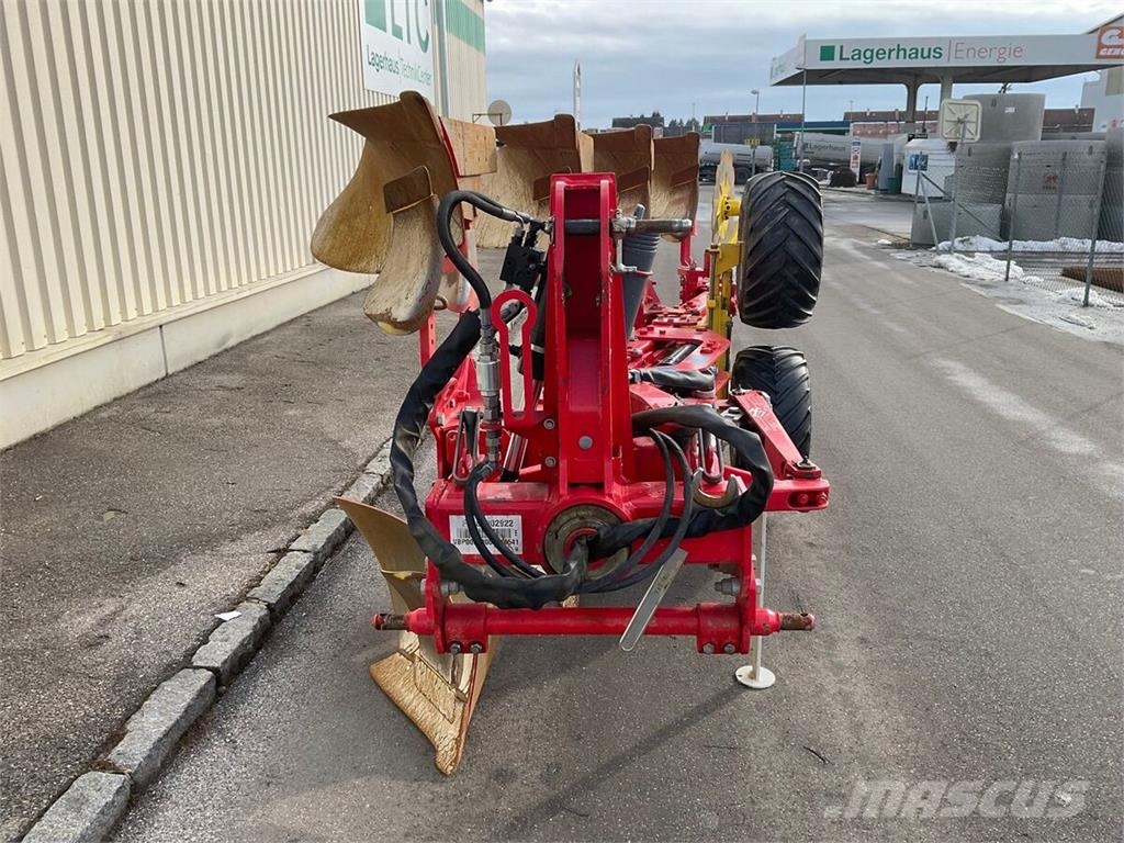 Pöttinger Servo 35 S Plus 4-sch. محاريث تقليدية