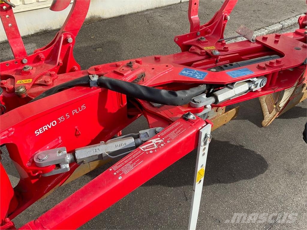Pöttinger Servo 35 S Plus 4-sch. محاريث تقليدية