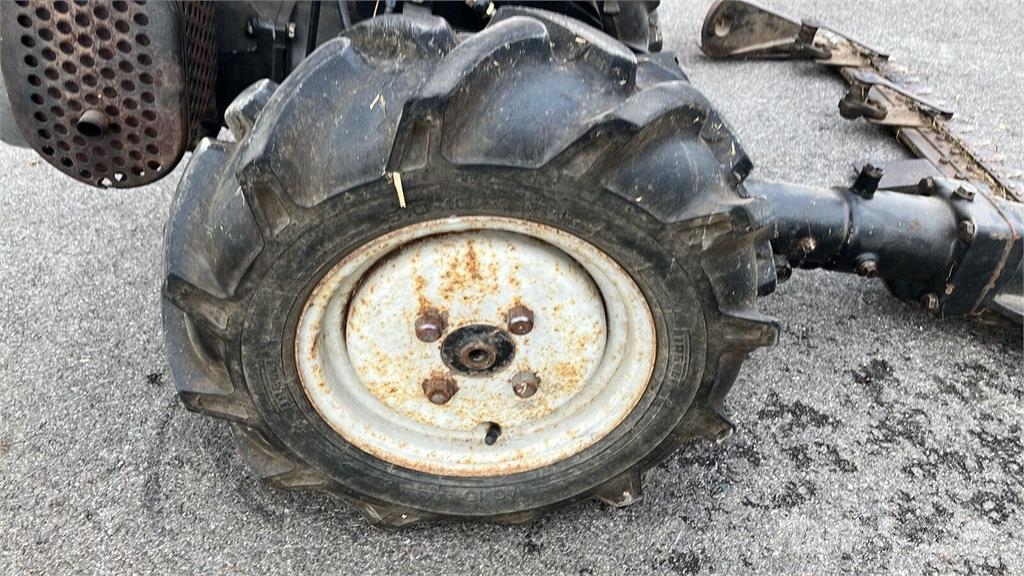 Reform 216 KL Päältäajettavat ruohonleikkurit