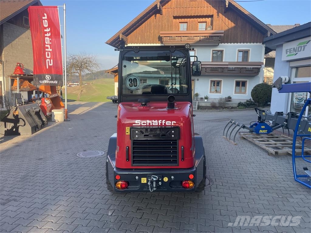 Schäffer 4670 لوادر بعجل