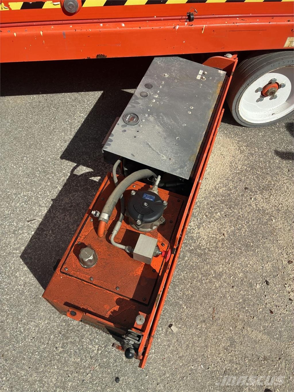 SkyJack 4632 SJ3 9,7 Meter Karos emelők