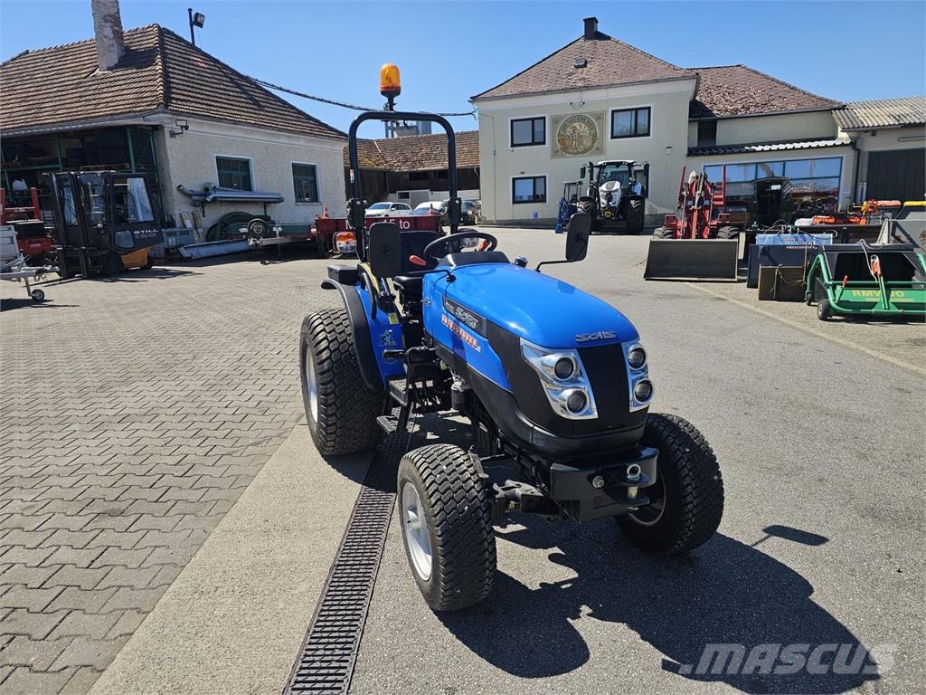 Solis 26 Allrad Mittelschaltung 6+2 Tracteur