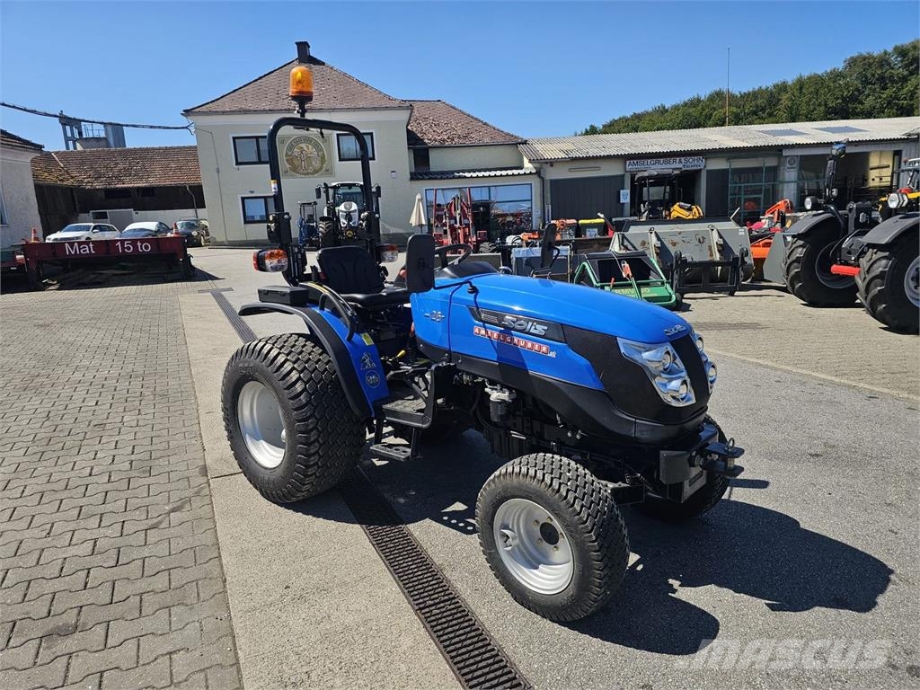 Solis 26 Allrad Mittelschaltung 6+2 Tracteur