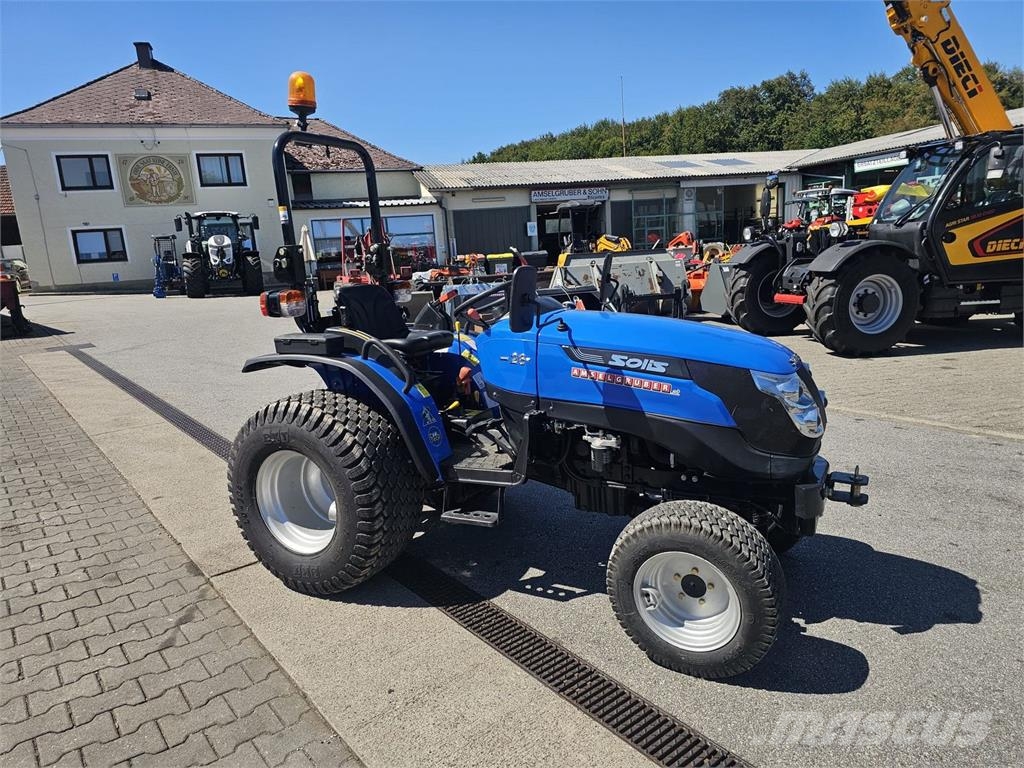 Solis 26 Allrad Mittelschaltung 6+2 Tracteur