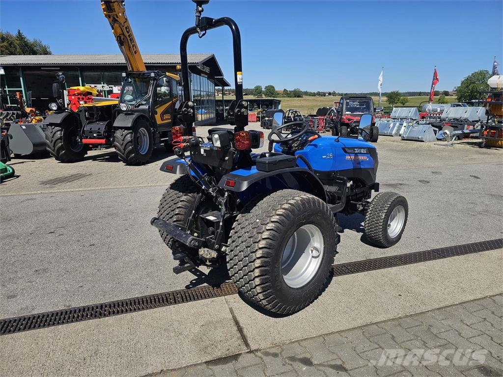 Solis 26 Allrad Mittelschaltung 6+2 Tracteur