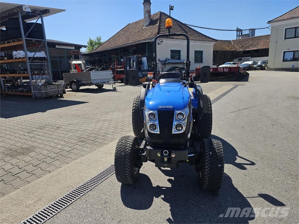 Solis 26 Allrad Mittelschaltung 6+2 Tracteur