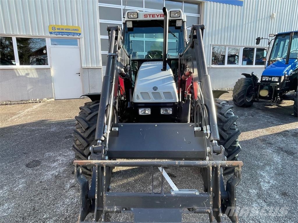 Steyr 975 M A Komfort Traktorit
