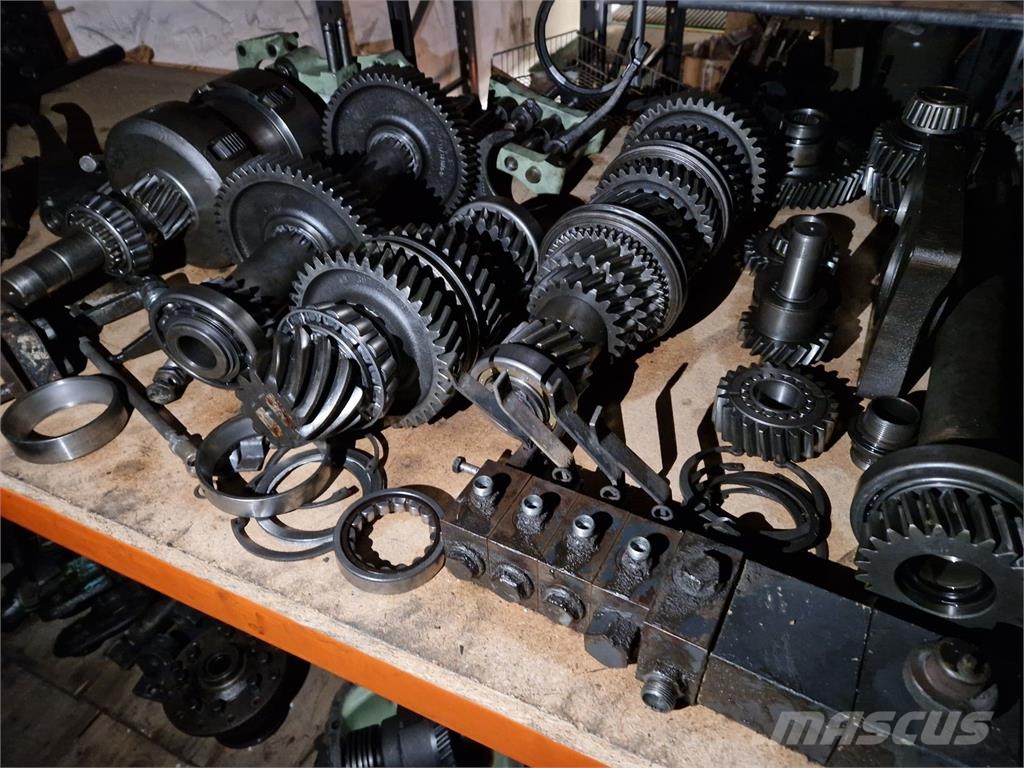 Steyr Diverse Steyr Traktor und Oldtimer Ersatzteile Utilaje agricole - Altele