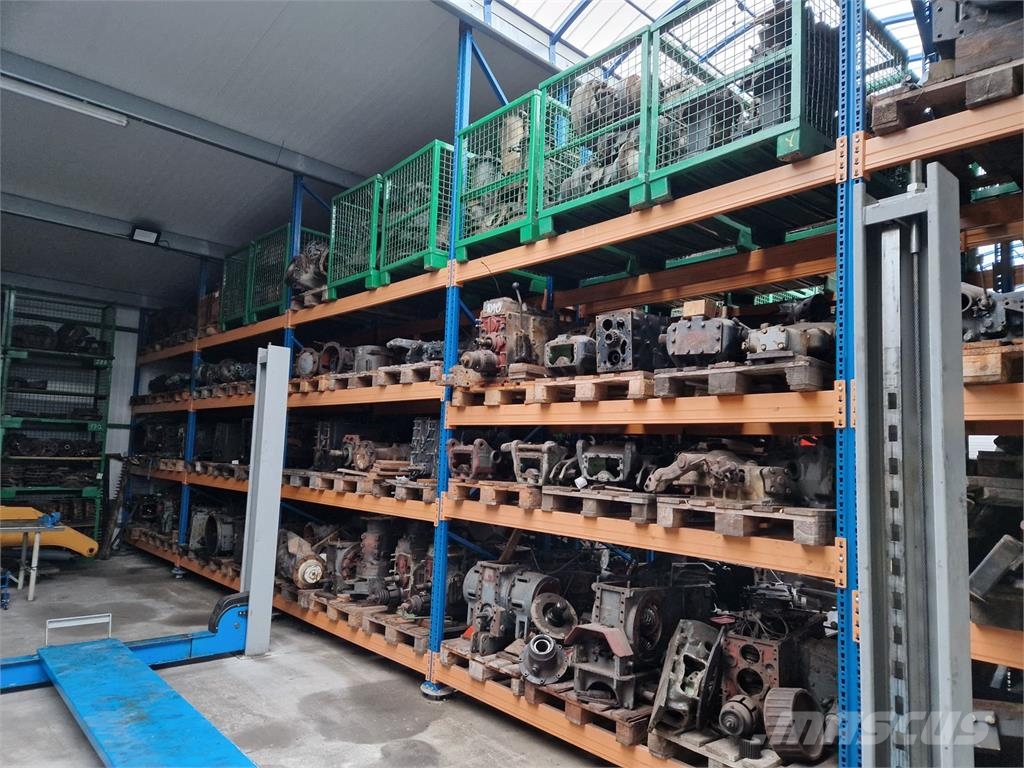 Steyr Diverse Steyr Traktor und Oldtimer Ersatzteile Utilaje agricole - Altele