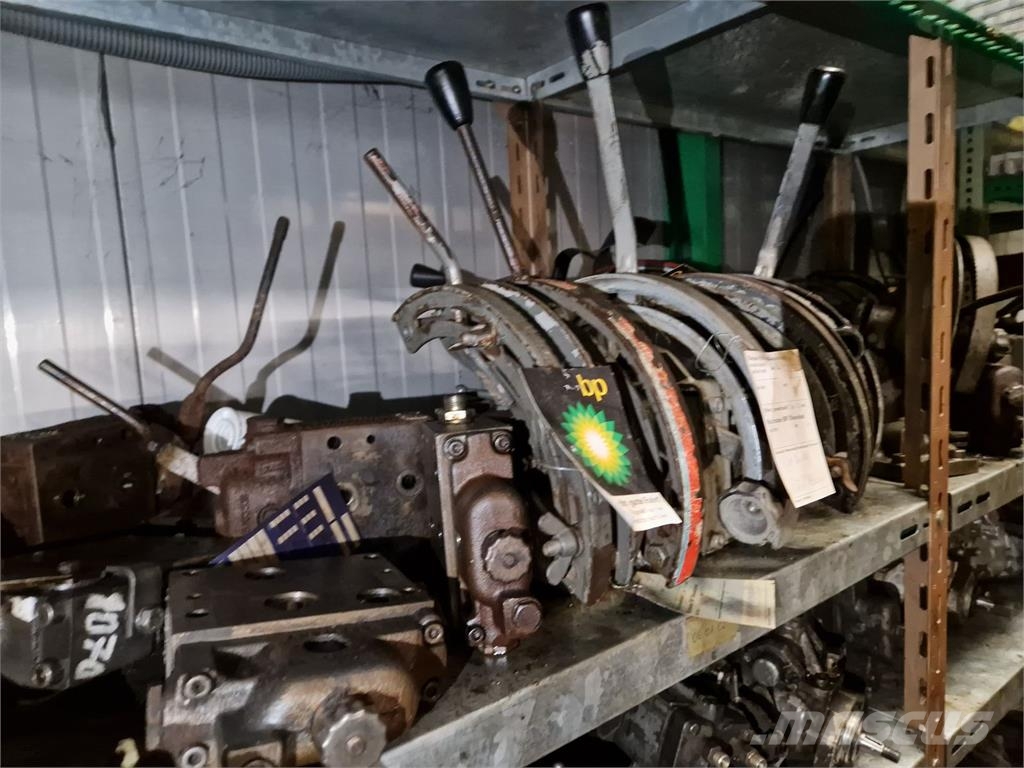 Steyr Diverse Steyr Traktor und Oldtimer Ersatzteile Utilaje agricole - Altele