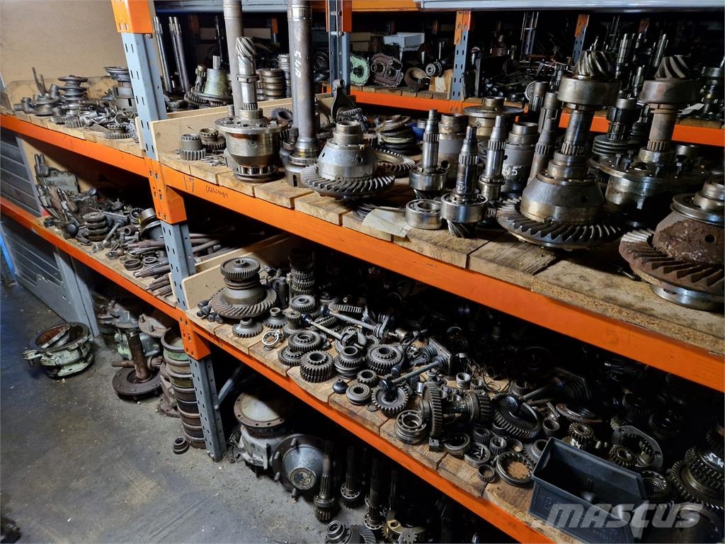 Steyr Diverse Steyr Traktor und Oldtimer Ersatzteile Utilaje agricole - Altele