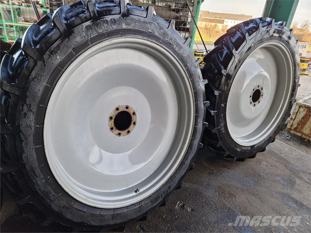Steyr Profi Pflegebereifung 300/85/42 Шины и колёса
