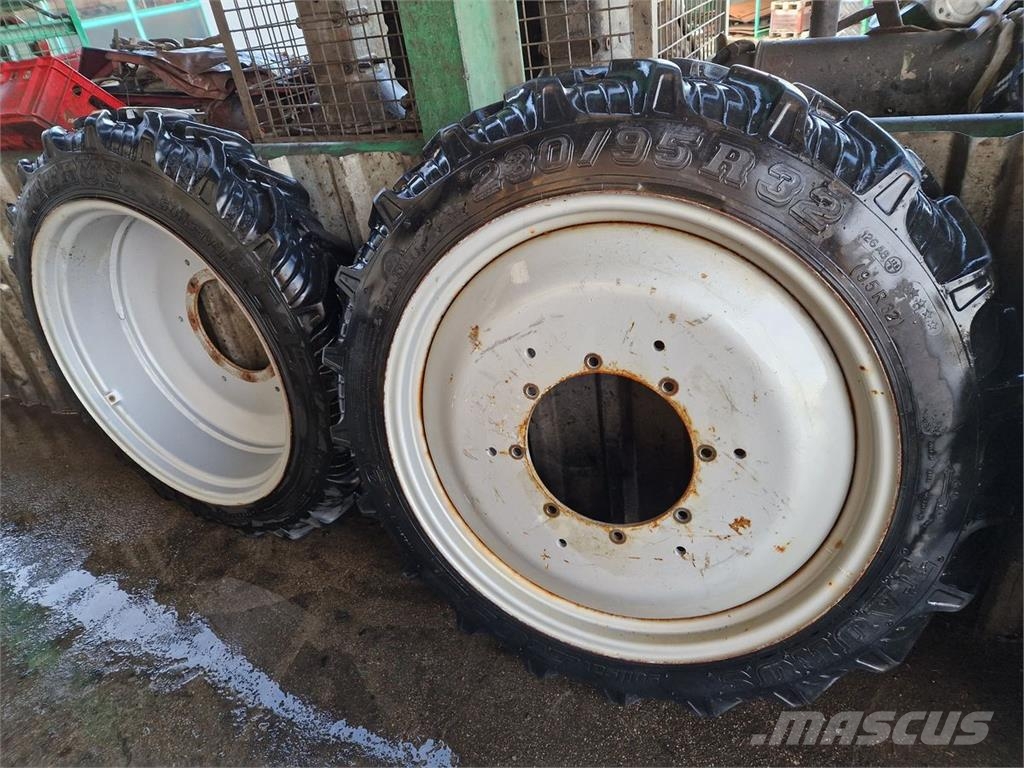 Steyr Profi Pflegebereifung 300/85/42 Шины и колёса