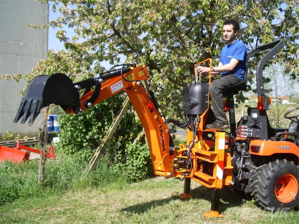 Tifermec TIX 18 Heckbagger Utilaje construcții - Altele