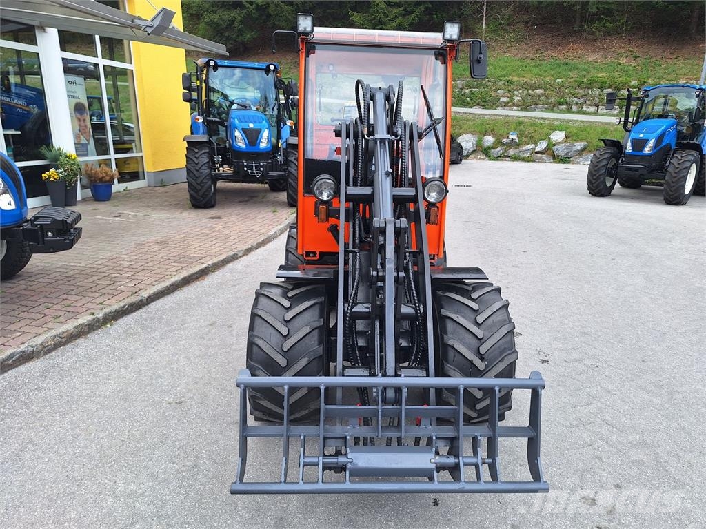 Toyo Hoflader 840 Cargadoras y excavadoras frontales