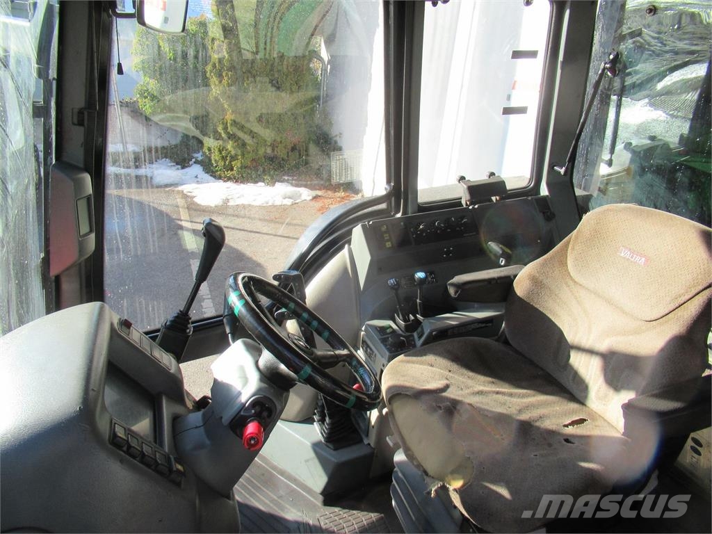 Valtra 6350 Hitech Traktorok