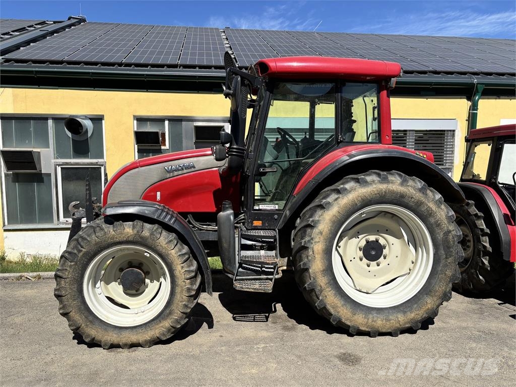 Valtra C 120 Traktorok