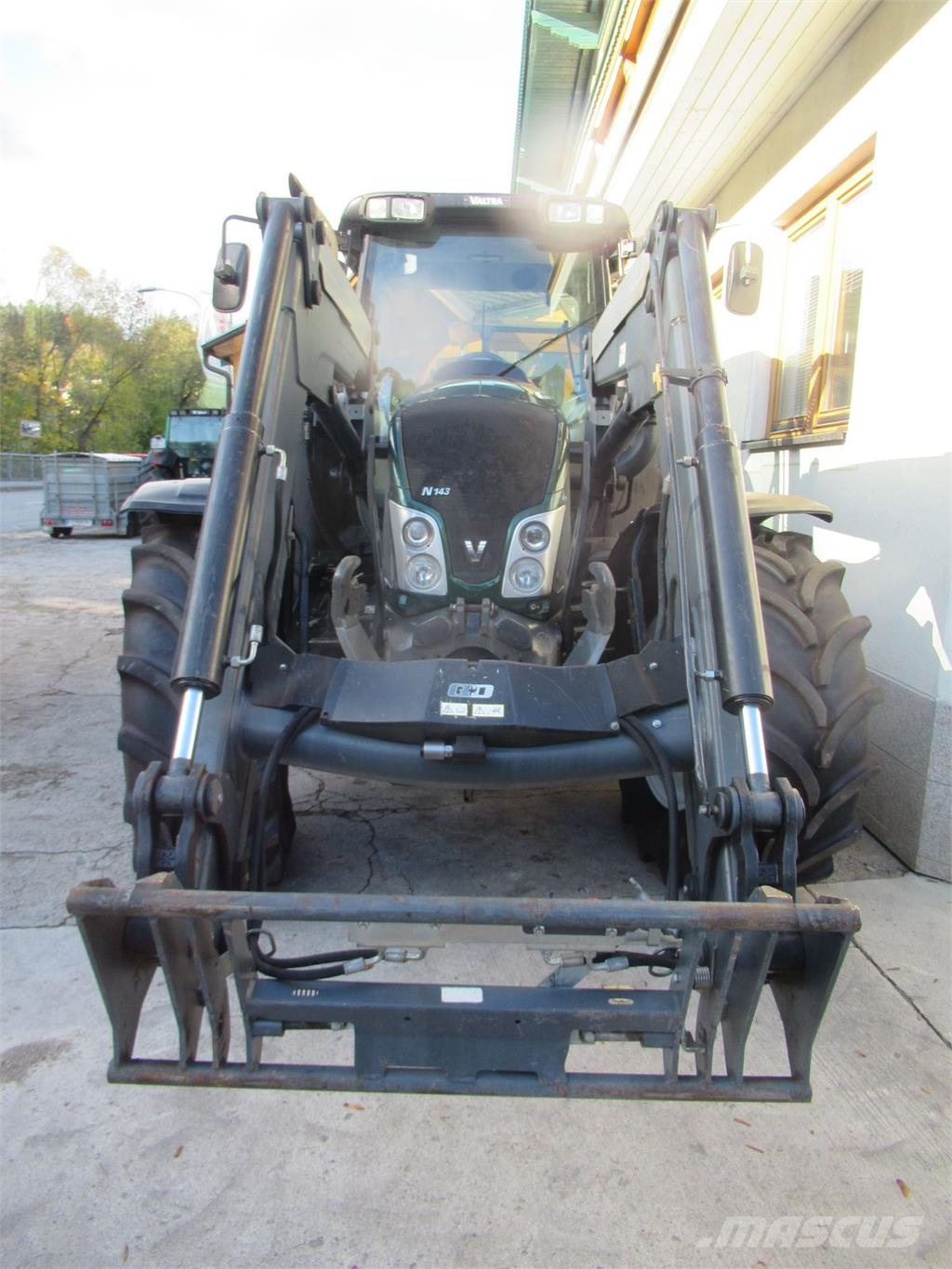 Valtra N 143 Hi Tech 3 Traktorit