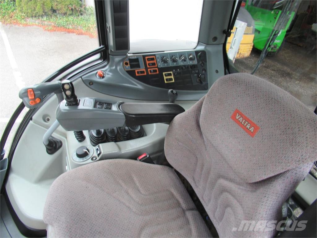 Valtra N 93 HiTech5 曳引機