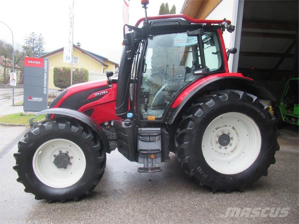 Valtra N134 (Stufe V) Traktory