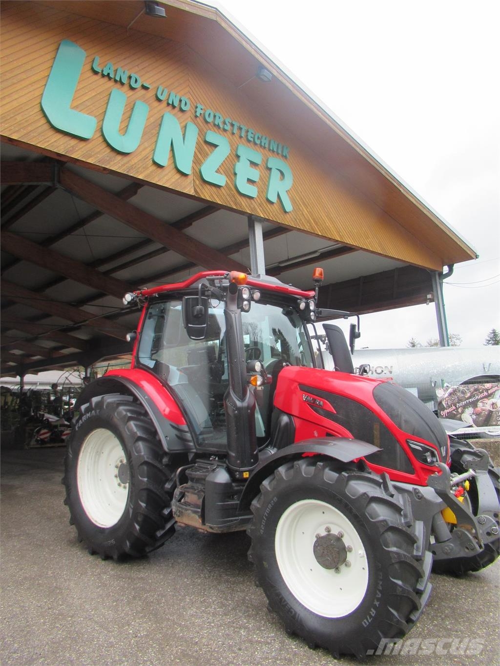 Valtra N134 (Stufe V) Traktory