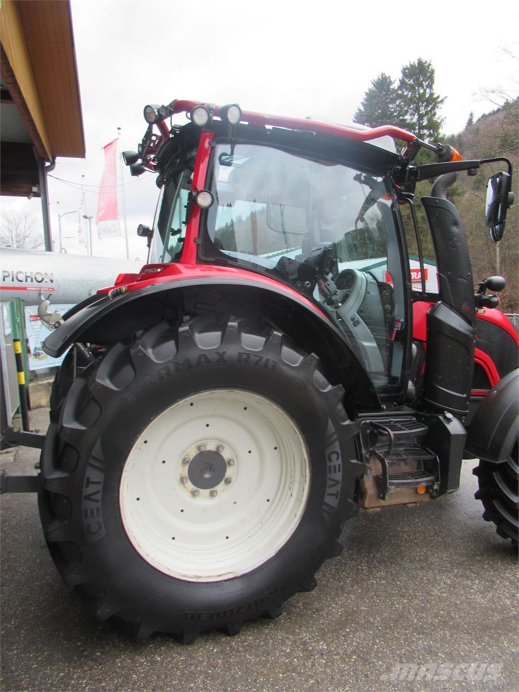 Valtra N134 (Stufe V) Traktory