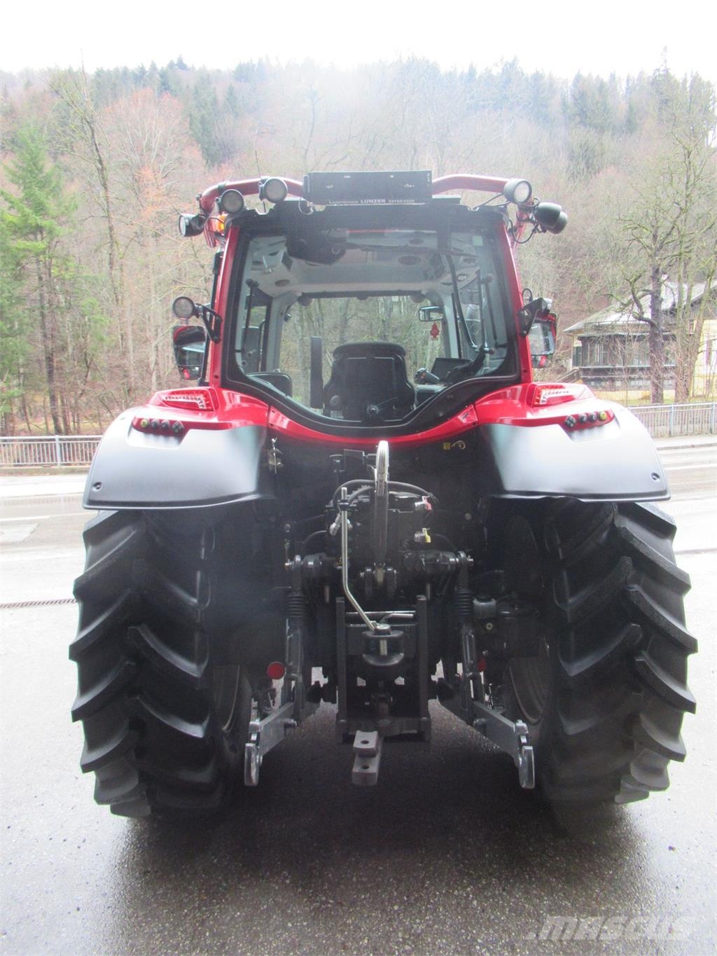 Valtra N134 (Stufe V) Traktory