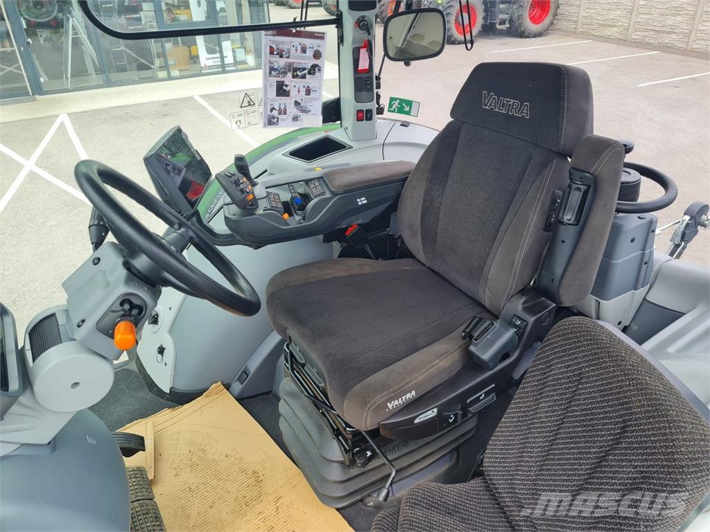 Valtra S394 (Stufe V) Tractoare