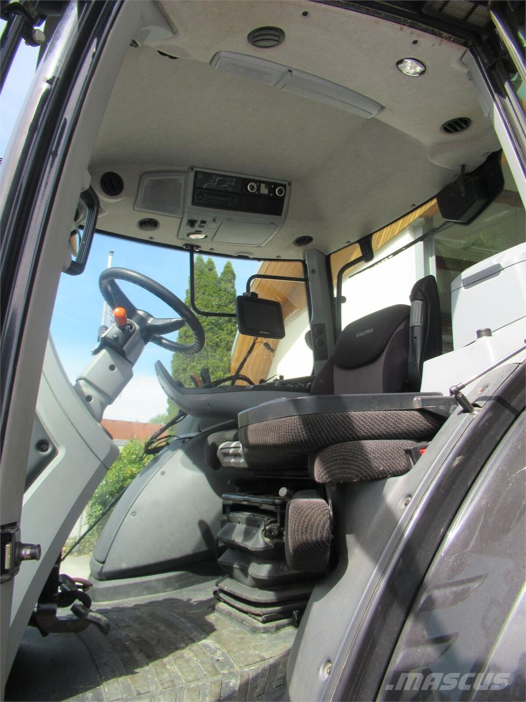 Valtra T 214D Traktoren