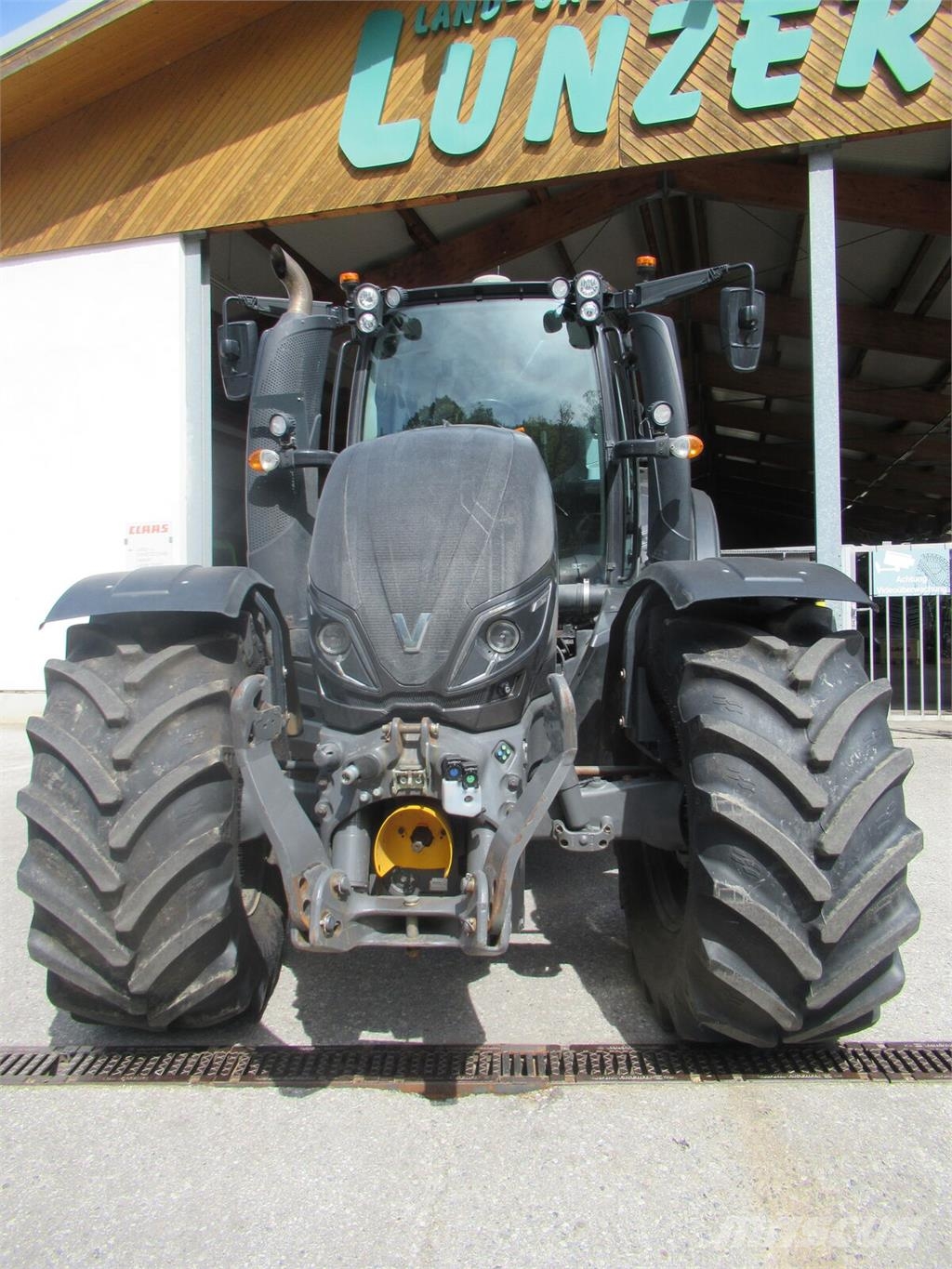 Valtra T 214D Traktoren