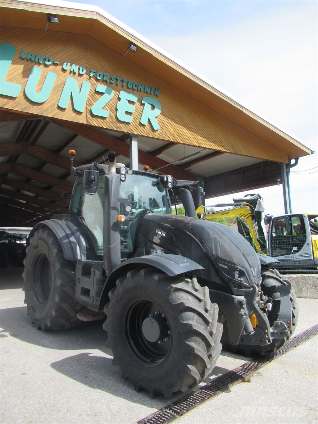 Valtra T 214D Traktoren
