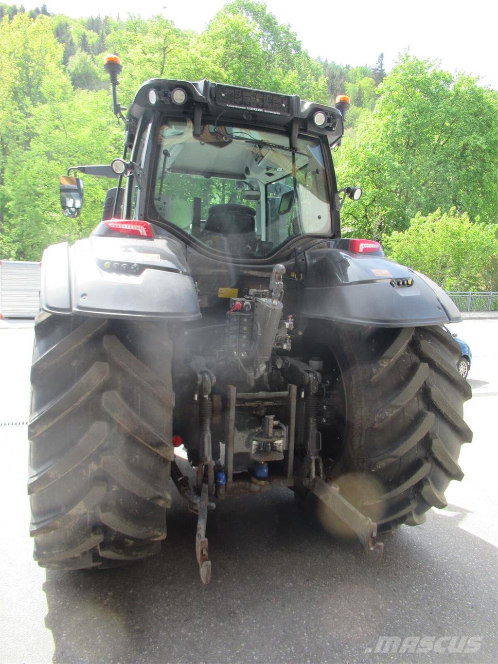 Valtra T 214D Traktoren
