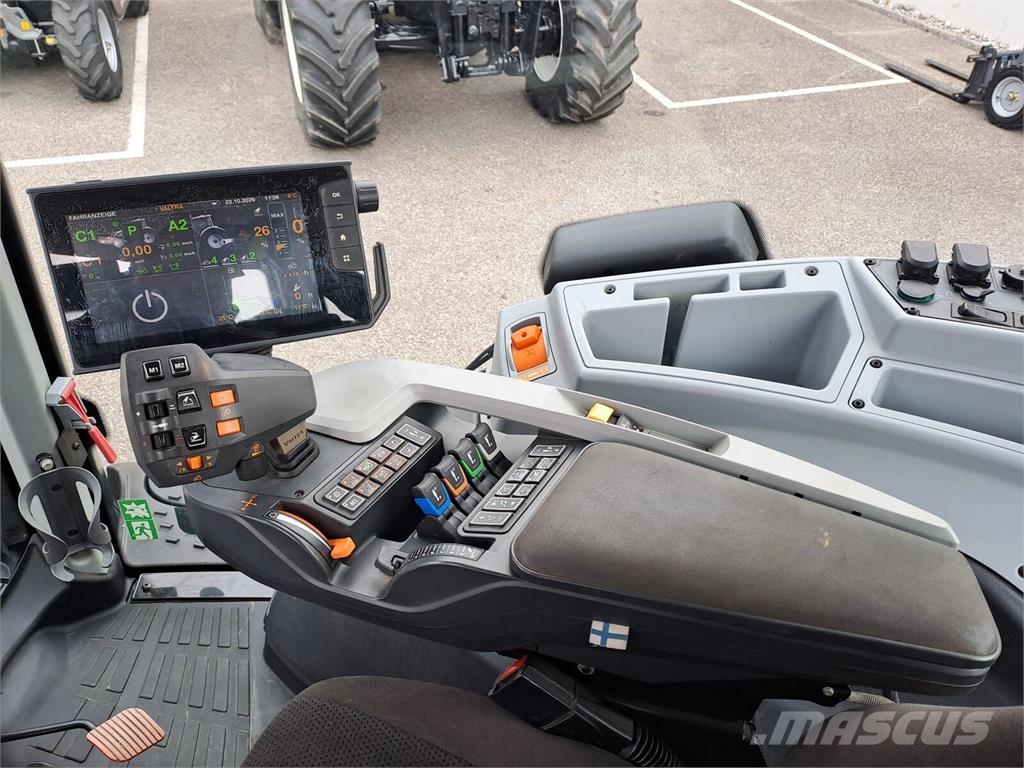 Valtra T 254 Versu الجرارات