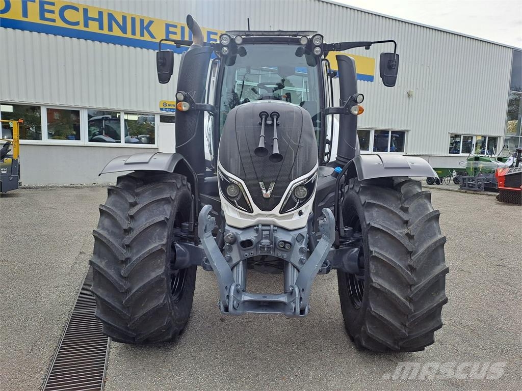 Valtra T 254 Versu الجرارات