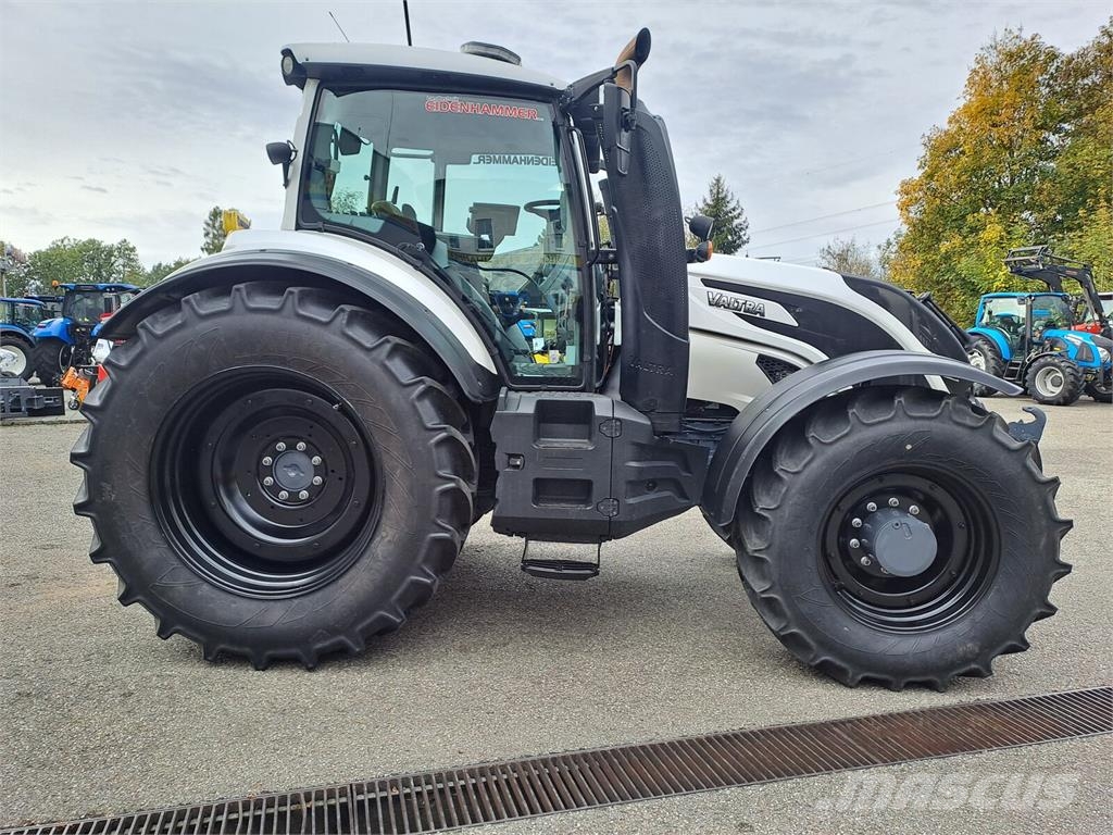 Valtra T 254 Versu الجرارات
