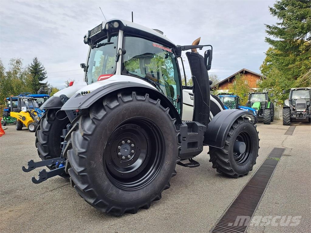 Valtra T 254 Versu الجرارات