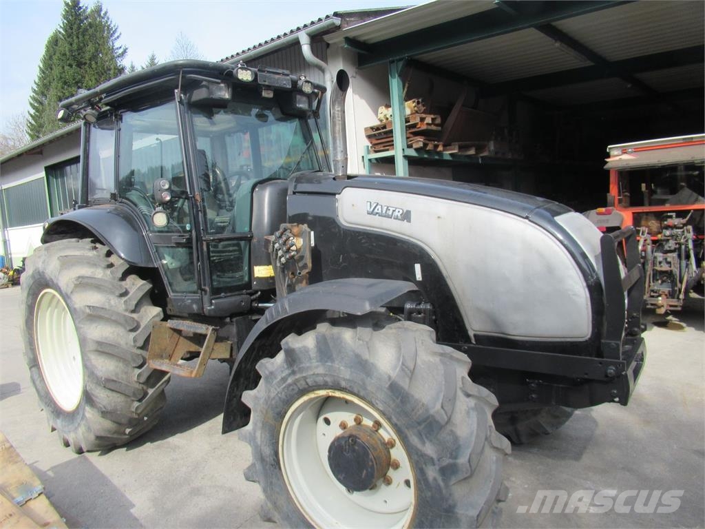 Valtra XM 130 Traktori