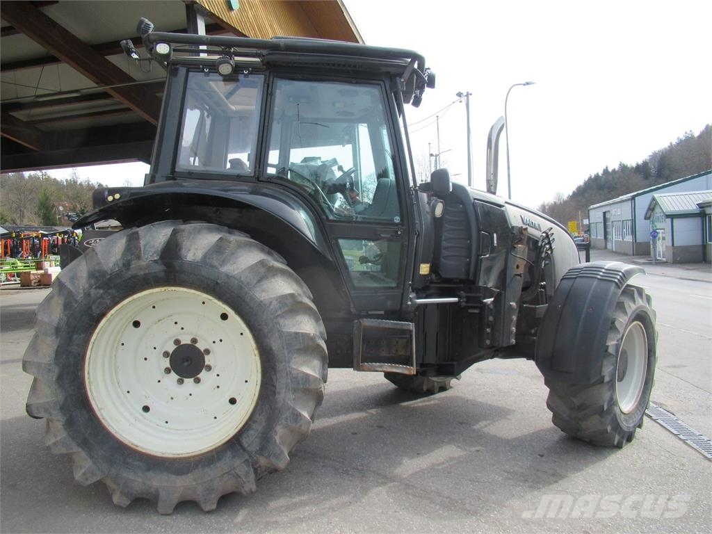 Valtra XM 130 Traktori