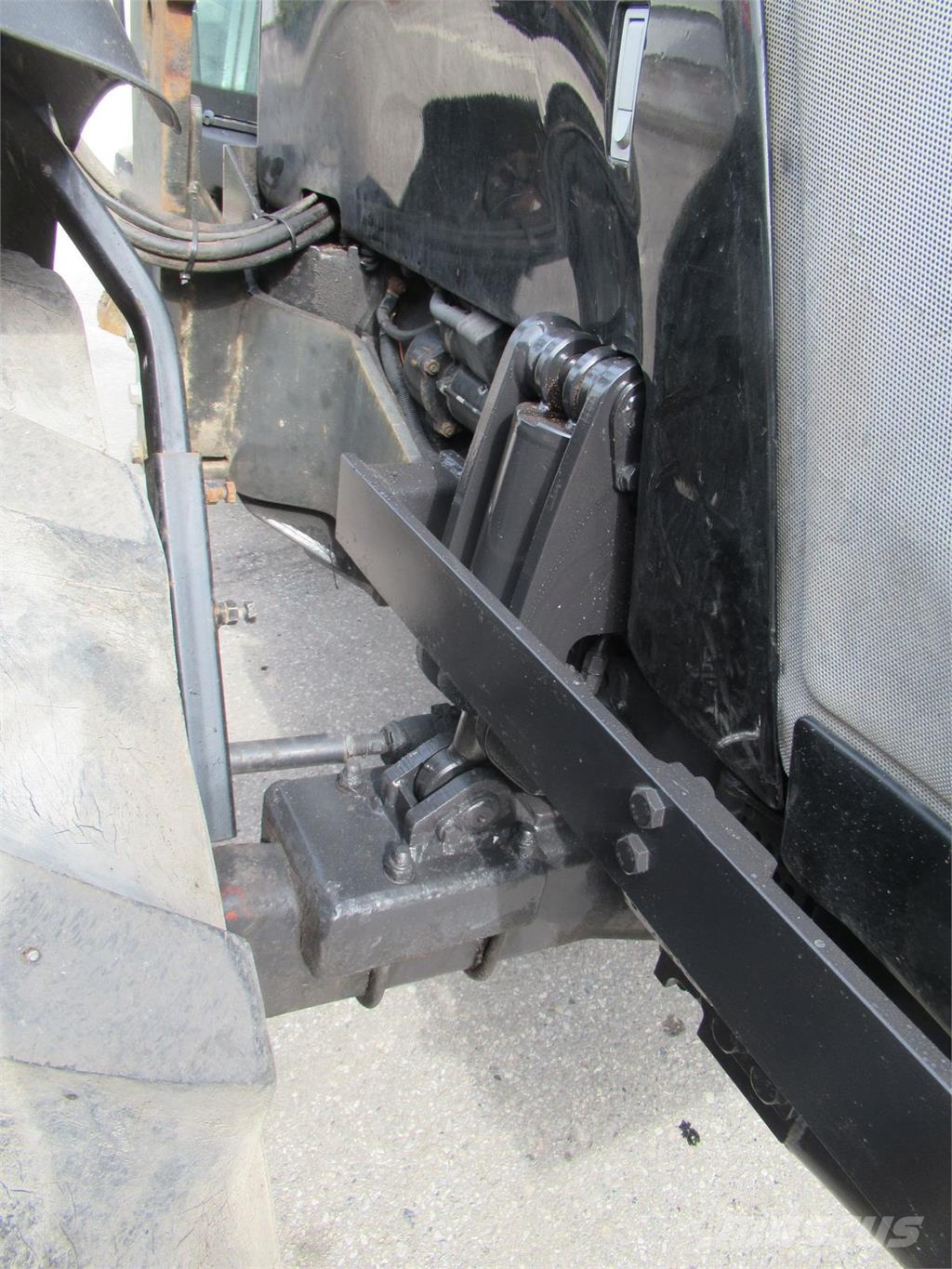 Valtra XM 130 Traktori
