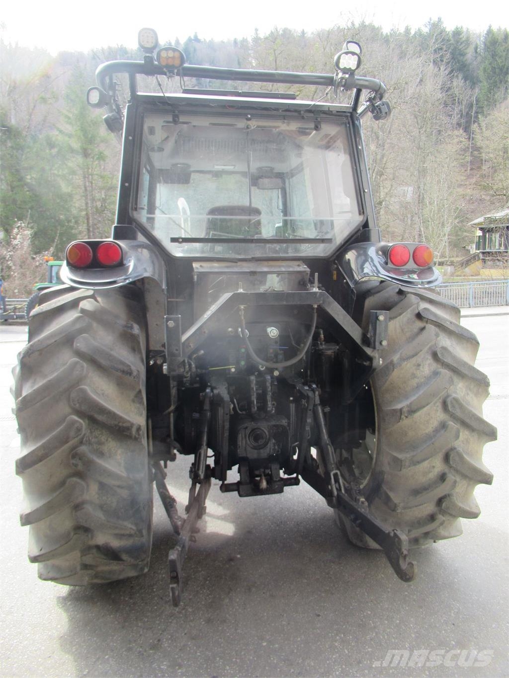 Valtra XM 130 Traktori