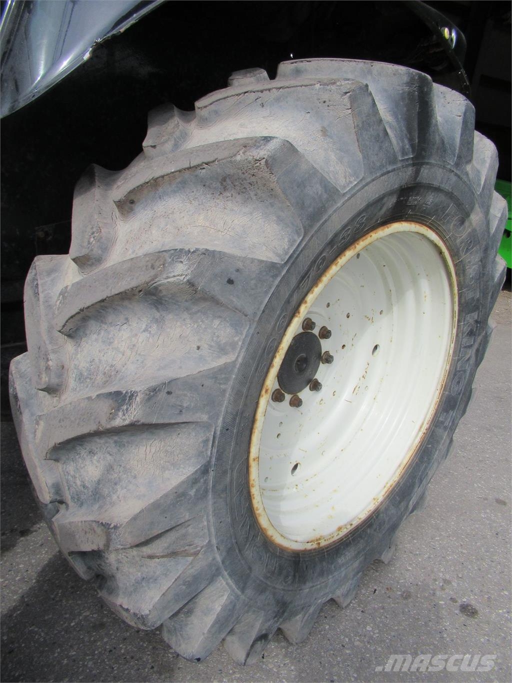 Valtra XM 130 Traktori