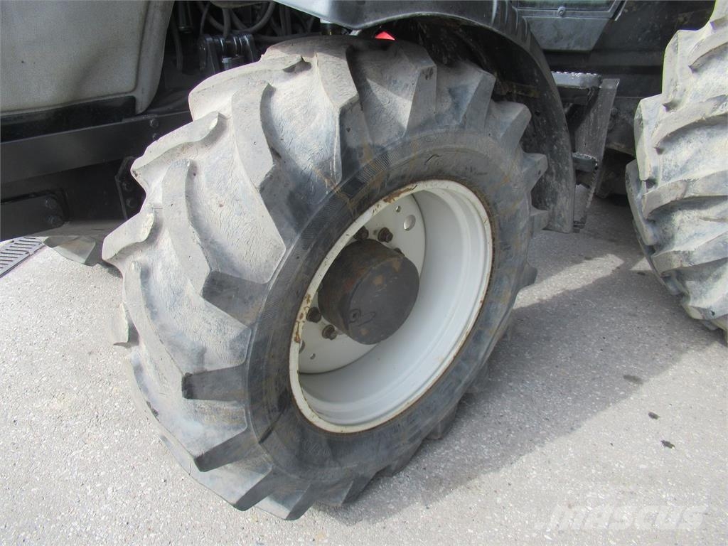 Valtra XM 130 Traktori