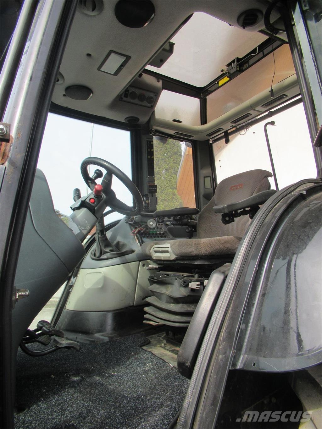 Valtra XM 130 Traktori