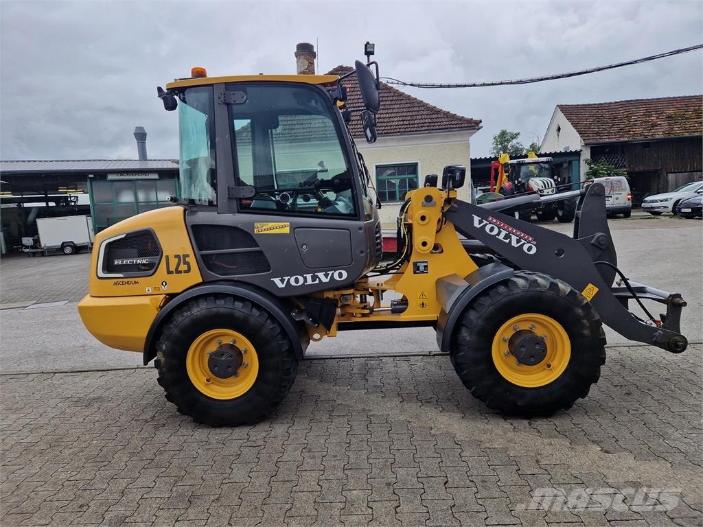 Volvo L25 Elektro Pale gommate