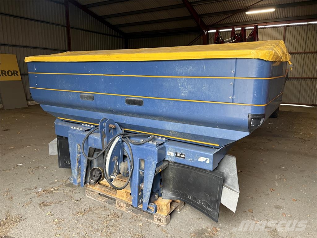 Bogballe M3W PLUS 1800 L. UNIQ 3300L Minerālmēslu izkliedētāji