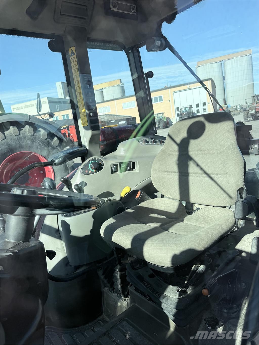 Case IH JX 1075C Traktory