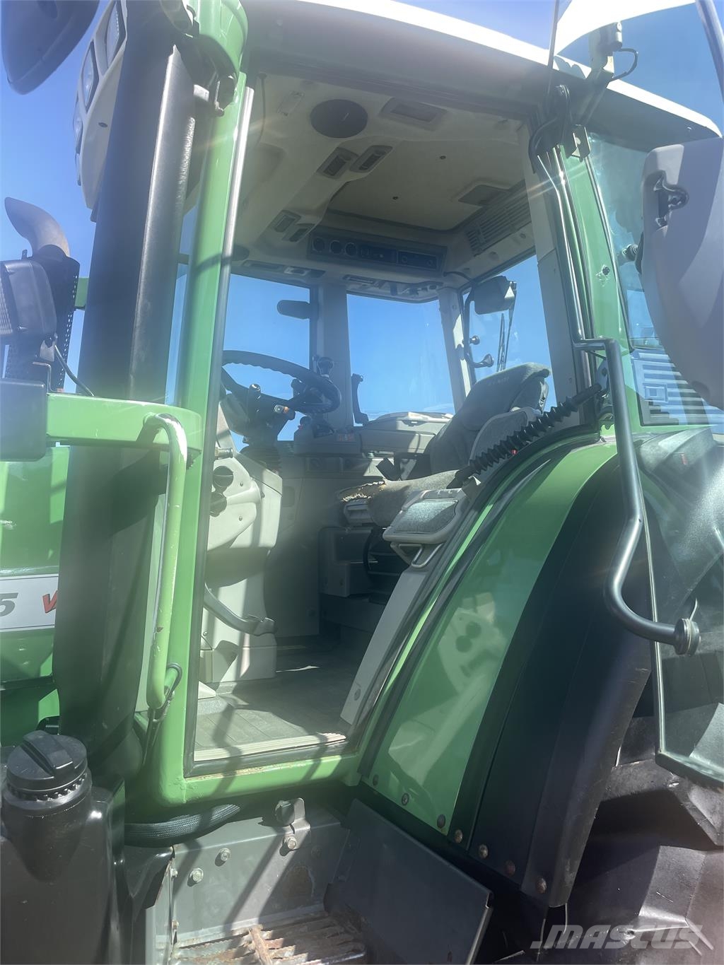 Fendt 415 VARIO Tractors