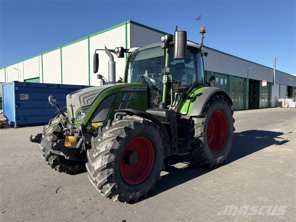 Fendt 516 VARIO S4 Traktori