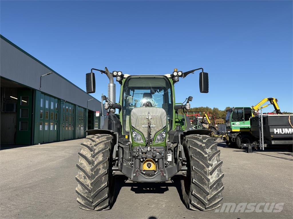 Fendt 516 VARIO S4 Traktori