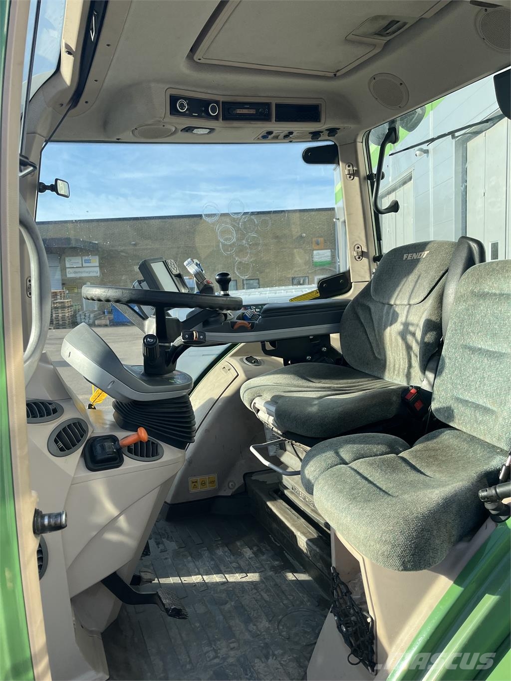 Fendt 516 VARIO SCR PROFI الجرارات